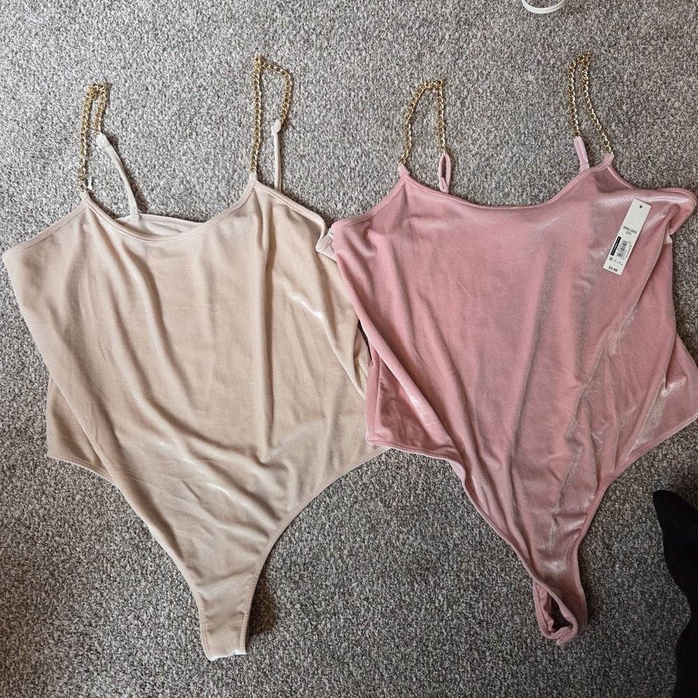 Lot Of 2 Women's No Boundaries Velour Bodysuits Size 3X Cream Pink Chains‎ NWT